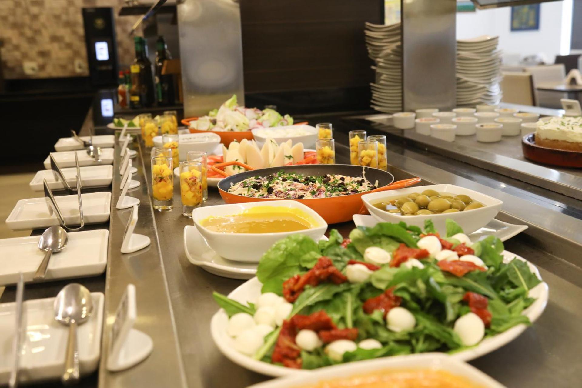 Hotel Tryp By Wyndham Ribeirão Preto Exteriér fotografie A salad bar