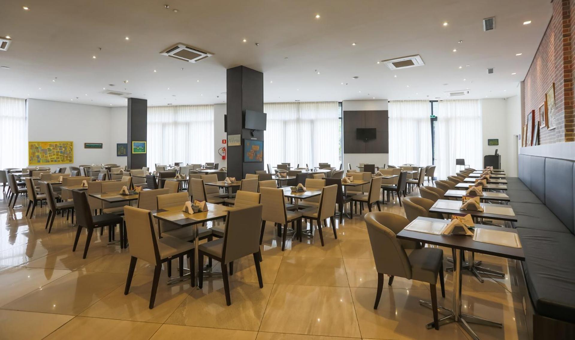 Hotel Tryp By Wyndham Ribeirão Preto Exteriér fotografie The dining room at the airport