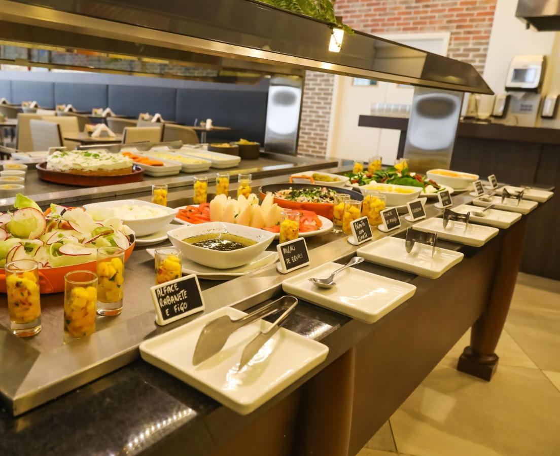 Hotel Tryp By Wyndham Ribeirão Preto Exteriér fotografie A salad bar