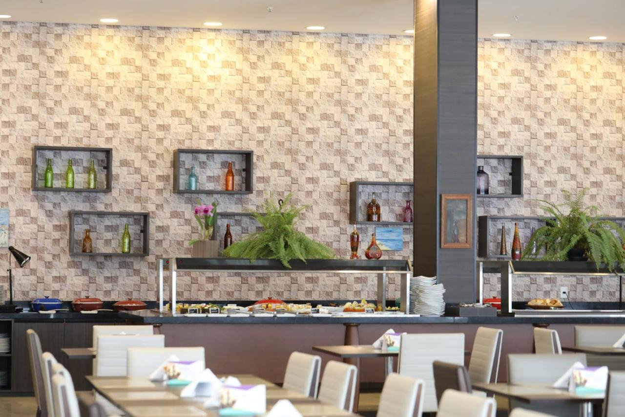 Hotel Tryp By Wyndham Ribeirão Preto Exteriér fotografie A buffet at a restaurant